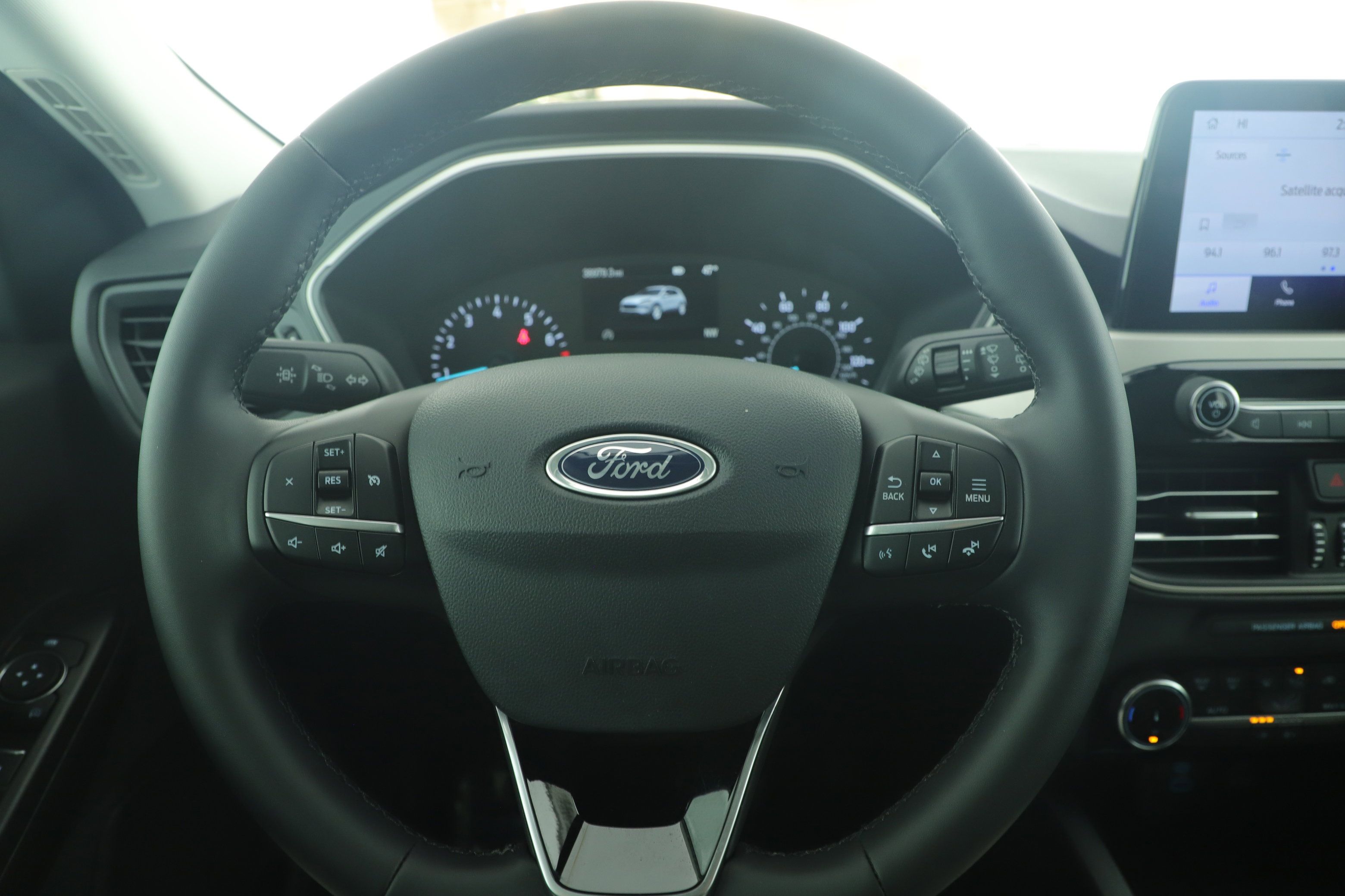 Certified 2022 Ford Escape SE w/ SE Sport Appearance Package image 11