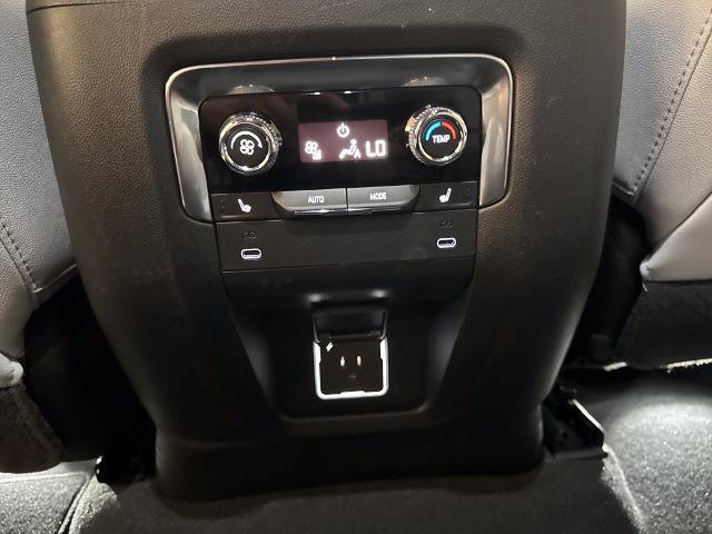 Used 2026 Chevrolet Suburban Premier AWD/4WD image 31