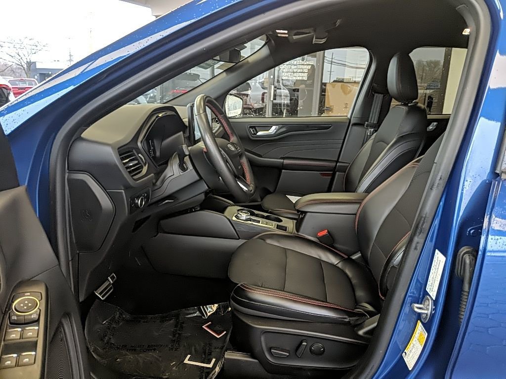 Certified 2023 Ford Escape ST-Line w/ Tech Pack #1 AWD/4WD image 13