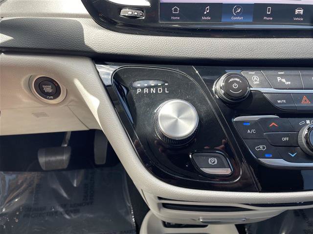 Used 2024 Chrysler Pacifica Touring-L FWD image 31