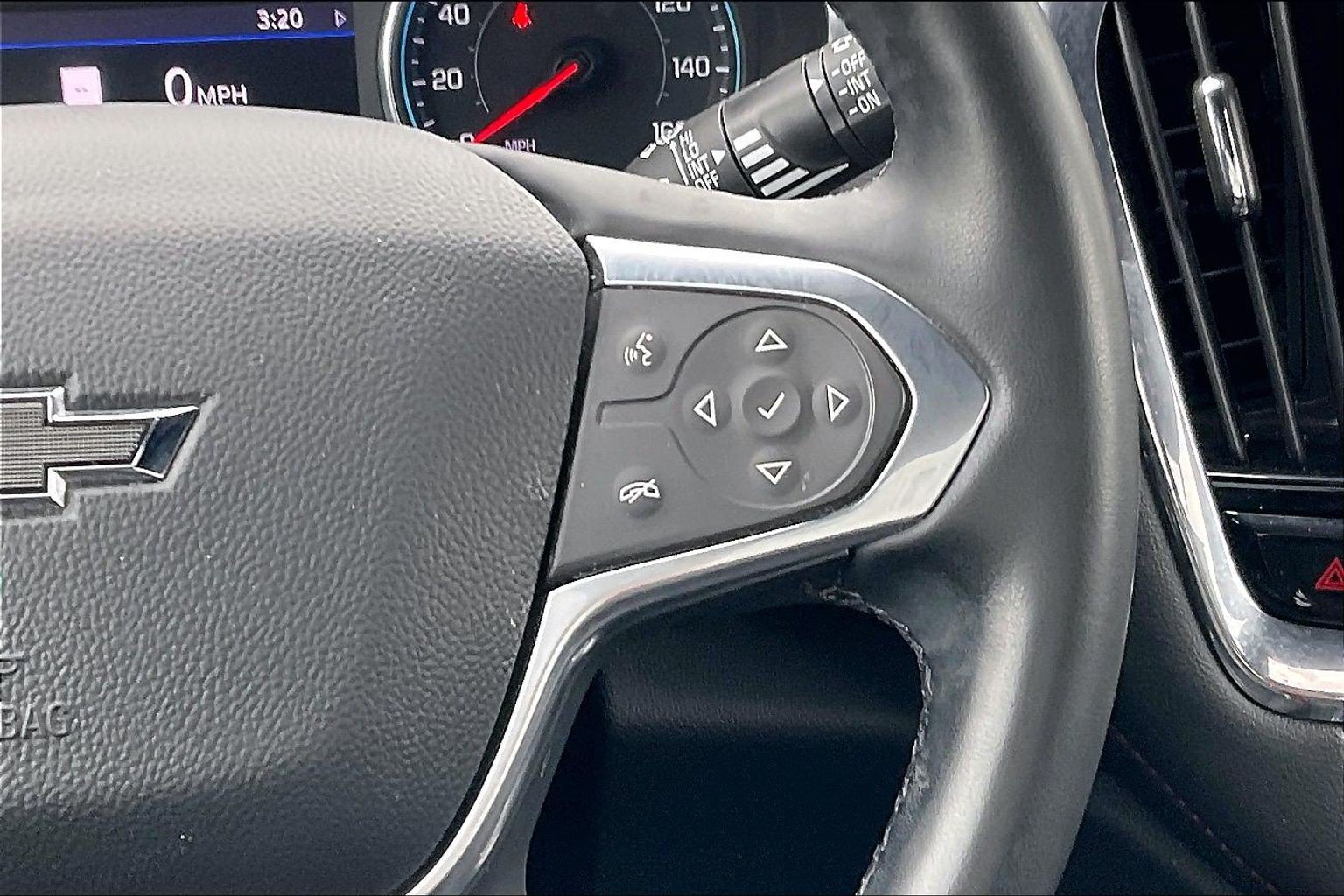 Used 2023 Chevrolet Traverse RS AWD/4WD image 17