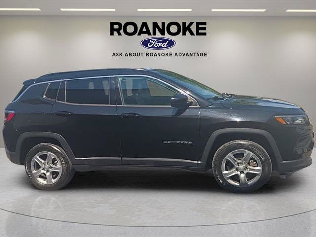 Used 2023 Jeep Compass Latitude w/ Convenience Group AWD/4WD image 8