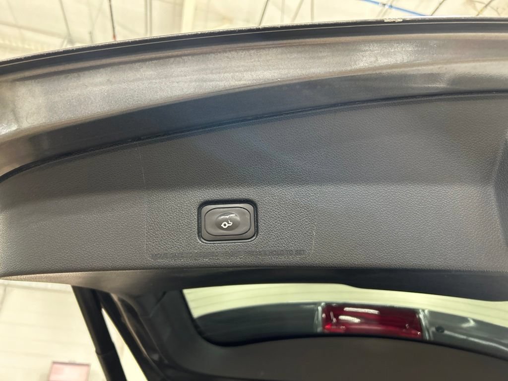 Certified 2019 Ford Explorer XLT w/ Equipment Group 202A AWD/4WD image 29