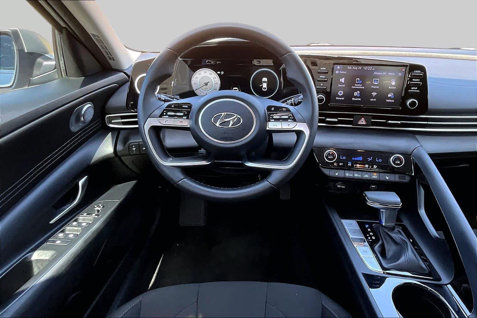 Used 2022 Hyundai Elantra SEL w/ Convenience + Premium Package FWD image 6