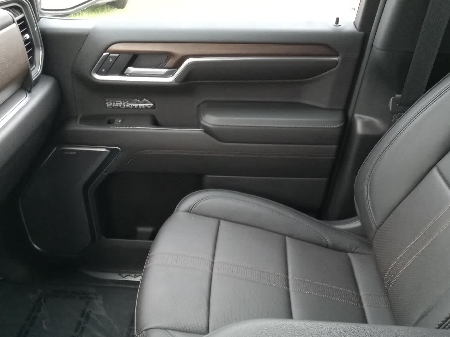 Used 2025 Chevrolet Silverado 1500 High Country w/ Midnight Edition AWD/4WD image 27