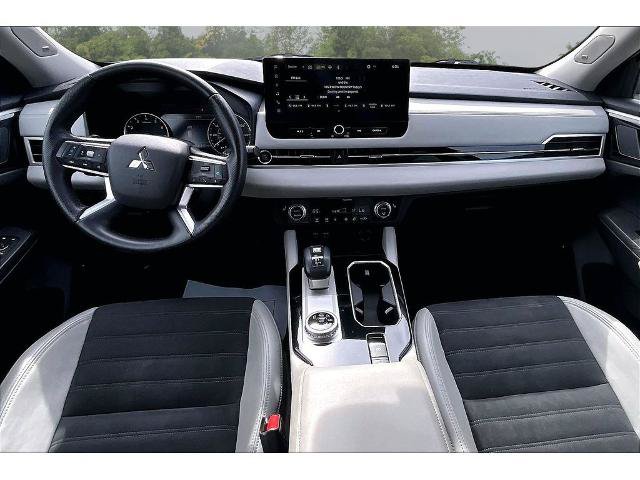 Used 2025 Mitsubishi Outlander SE FWD image 7
