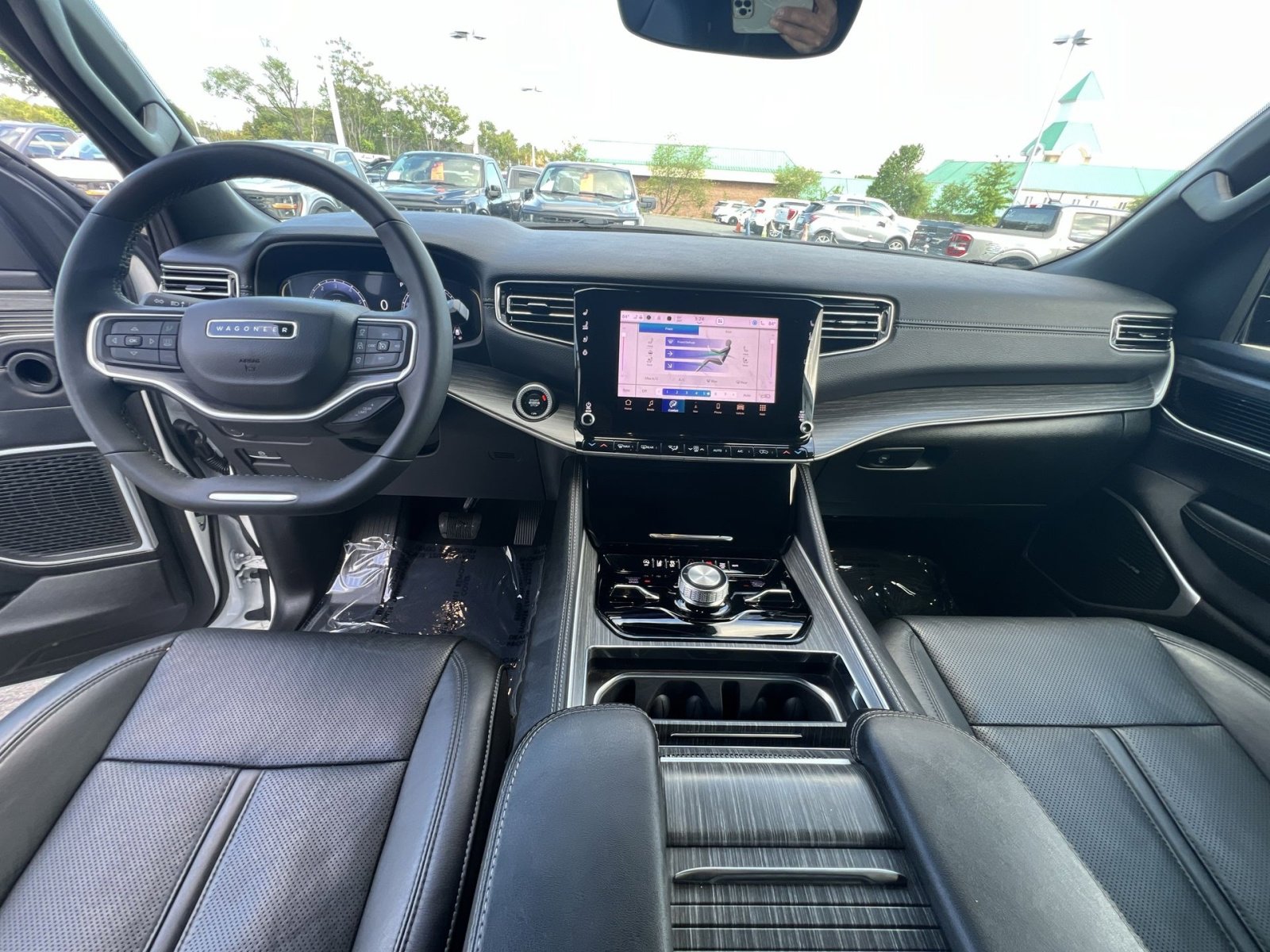 Used 2024 Jeep Wagoneer Series III AWD/4WD image 31