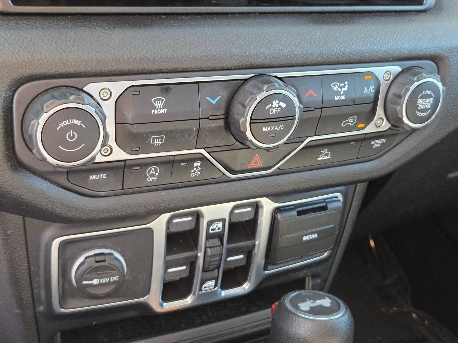 Used 2024 Jeep Wrangler Unlimited Sport AWD/4WD image 22