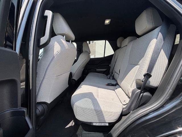 Used 2025 Toyota 4Runner SR5 AWD/4WD image 25