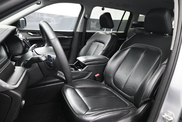Used 2023 Jeep Grand Cherokee L Limited AWD/4WD image 18