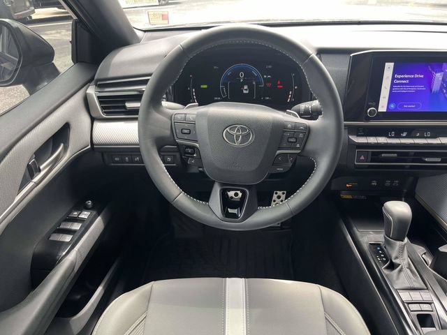 Used 2025 Toyota Camry SE w/ Convenience Package FWD image 16