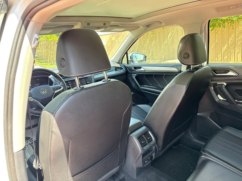 Used 2024 Volkswagen Tiguan SE w/ Panoramic Sunroof Package AWD/4WD image 24