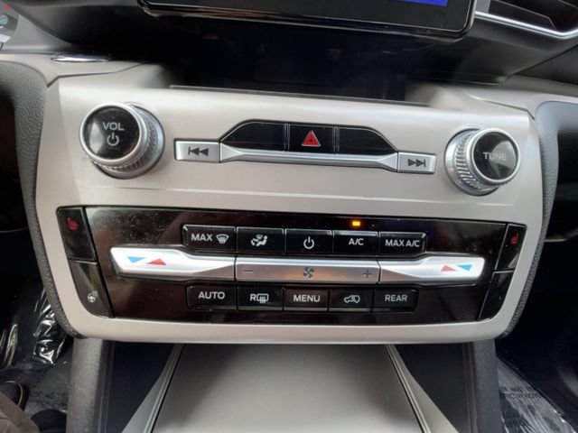 Certified 2023 Ford Explorer XLT w/ Equipment Group 202A AWD/4WD image 25