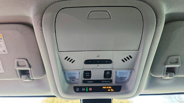 Used 2024 GMC Terrain Denali w/ Denali Premium Package image 17