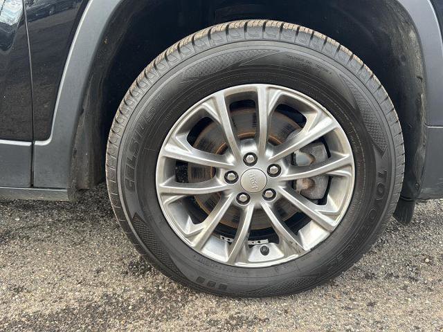 Used 2019 Jeep Cherokee Latitude Plus w/ Comfort/Convenience Group image 30