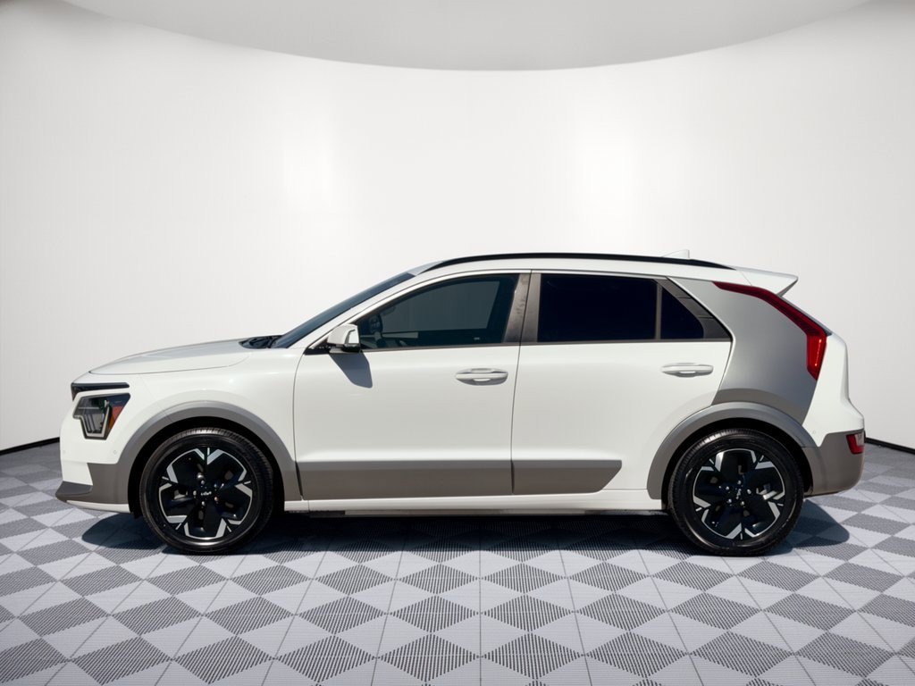 Used 2023 Kia Niro Wave FWD image 2