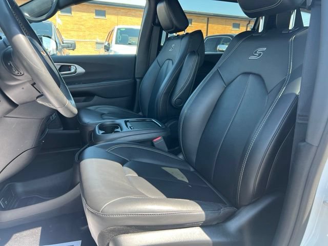 Used 2024 Chrysler Pacifica Limited FWD image 19