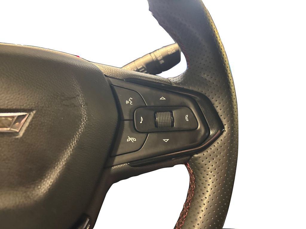 Used 2025 Chevrolet Trax RS w/ Sunroof Package FWD image 35