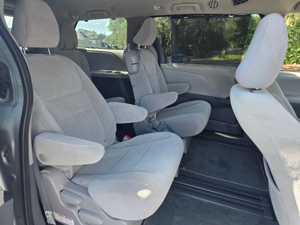 Used 2020 Toyota Sienna LE FWD image 15
