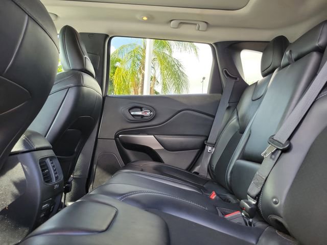 Used 2019 Jeep Cherokee Latitude Plus w/ Comfort/Convenience Group AWD/4WD image 8