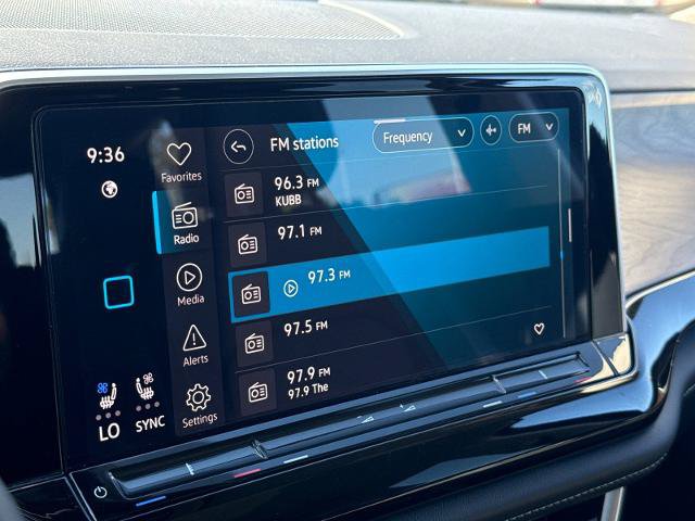 Used 2024 Volkswagen Atlas SE w/ Panoramic Sunroof Package FWD image 18