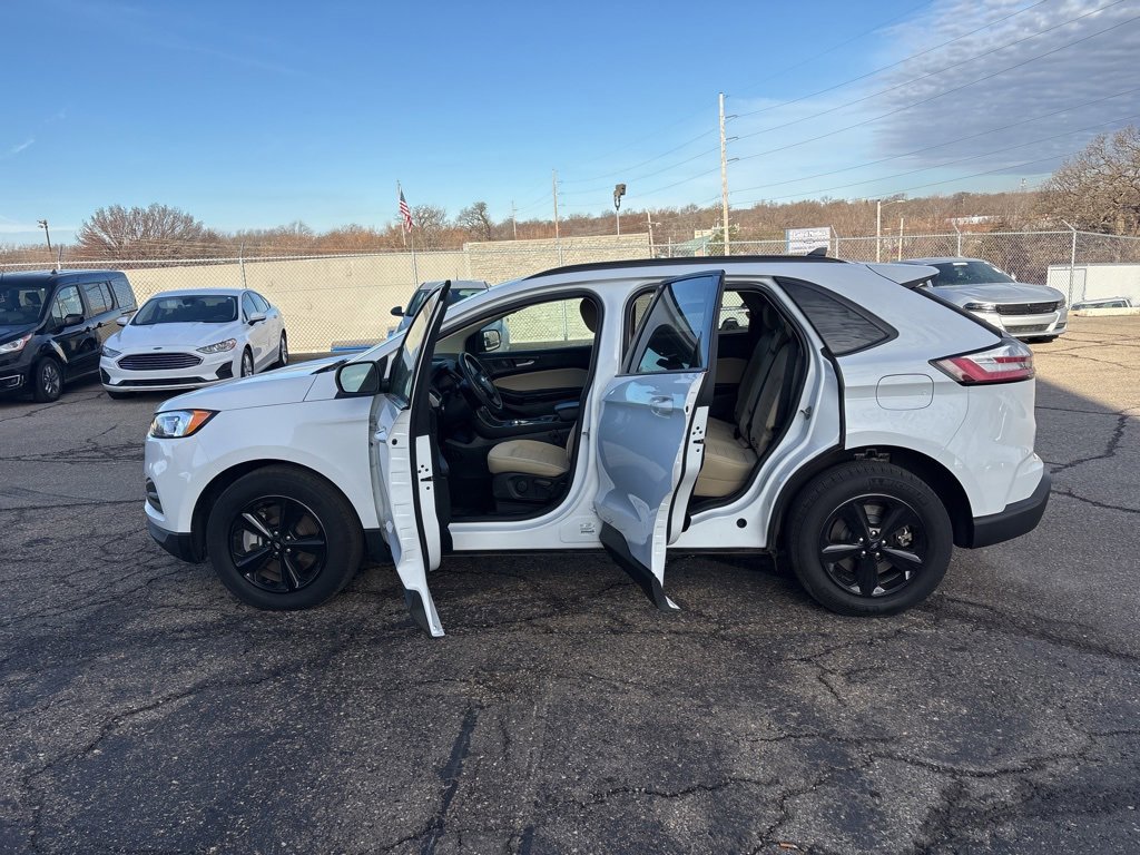 Certified 2024 Ford Edge SE image 7