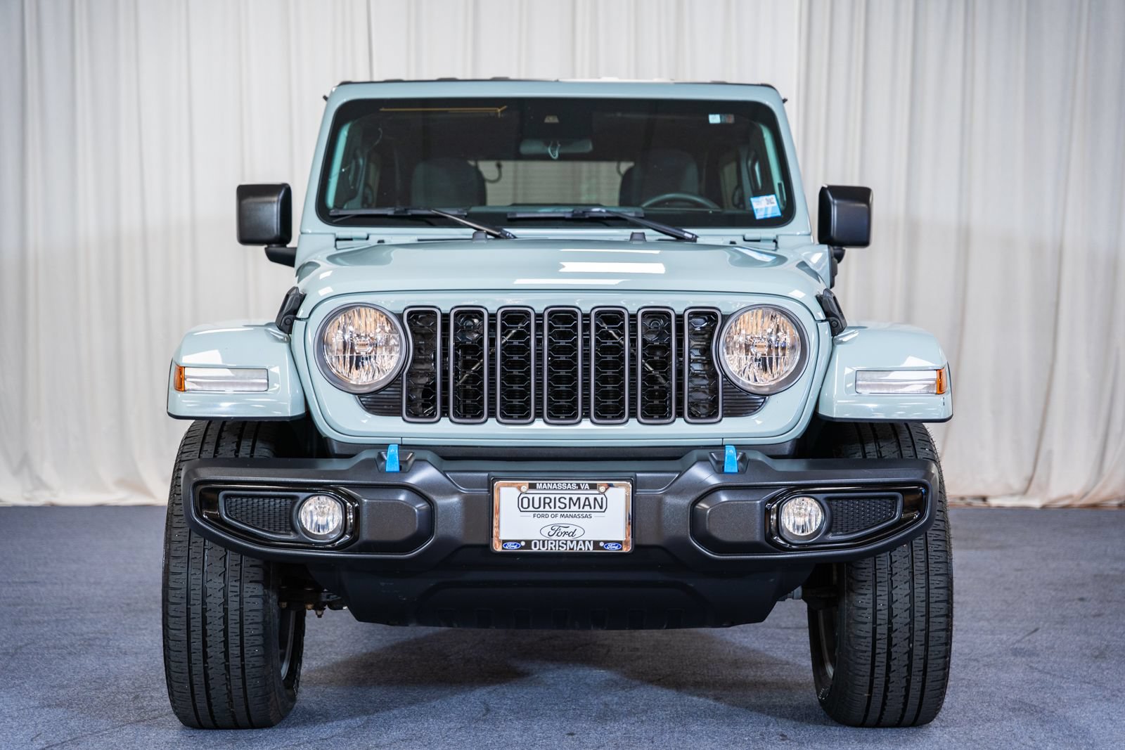 Used 2024 Jeep Wrangler Unlimited AWD/4WD image 2