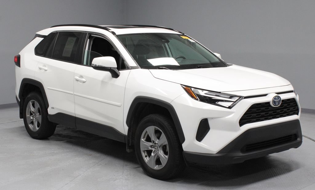 Used 2022 Toyota RAV4 XLE w/ Convenience Package AWD/4WD image 1