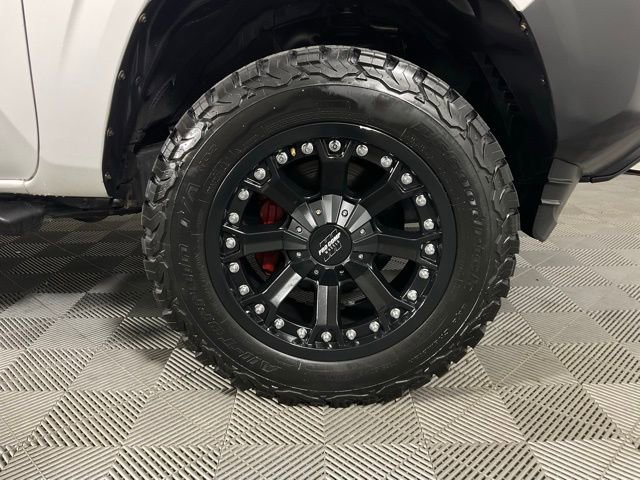 Used 2018 Toyota Tacoma SR image 10