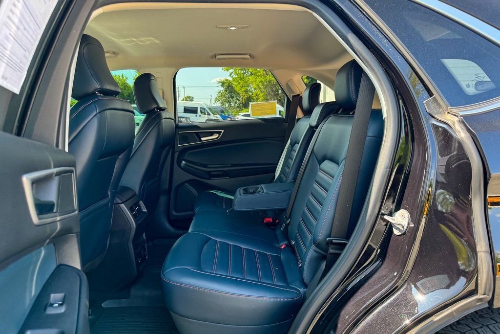 Certified 2022 Ford Edge SEL w/ Sport Appearance Package AWD/4WD image 17