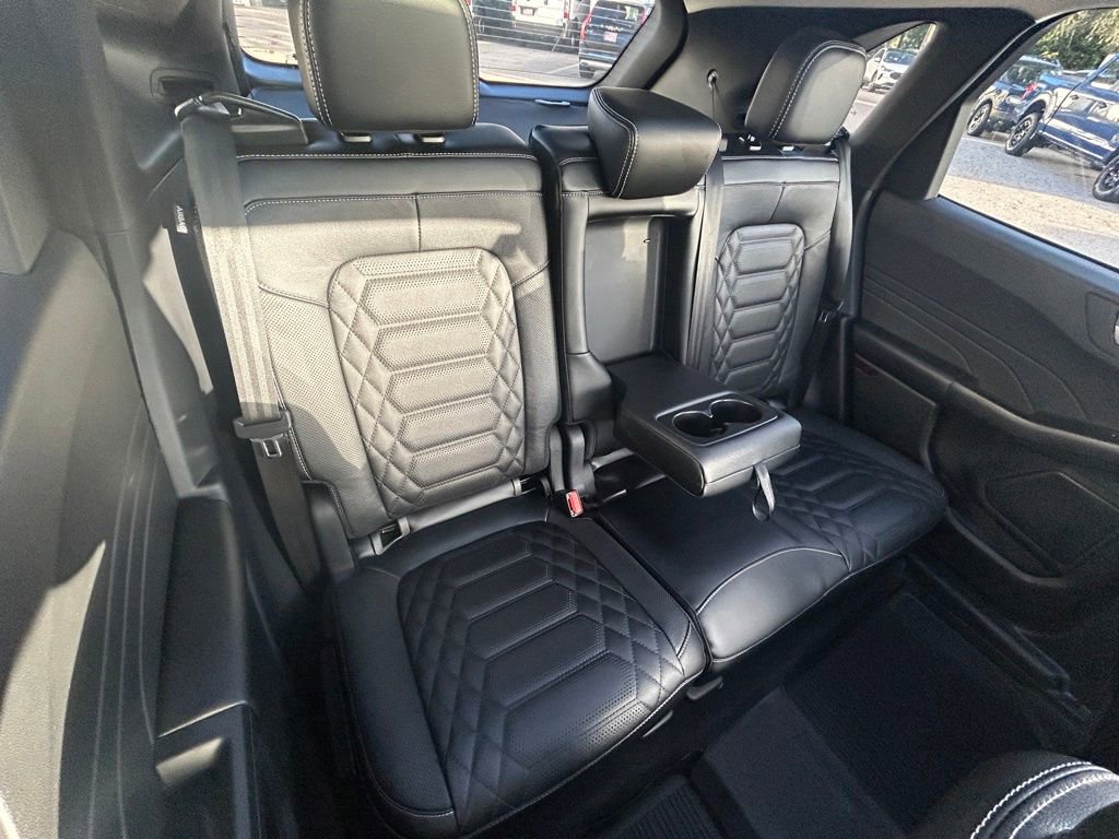 Certified 2024 Ford Escape SE w/ PHEV Premium Package FWD image 32