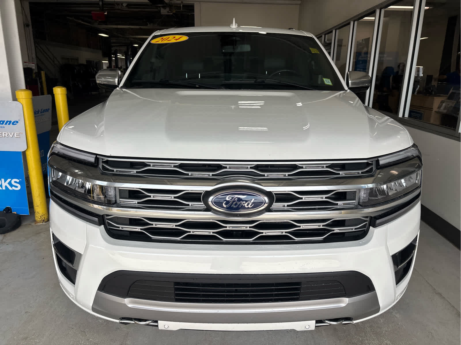 Certified 2024 Ford Expedition Platinum AWD/4WD image 3