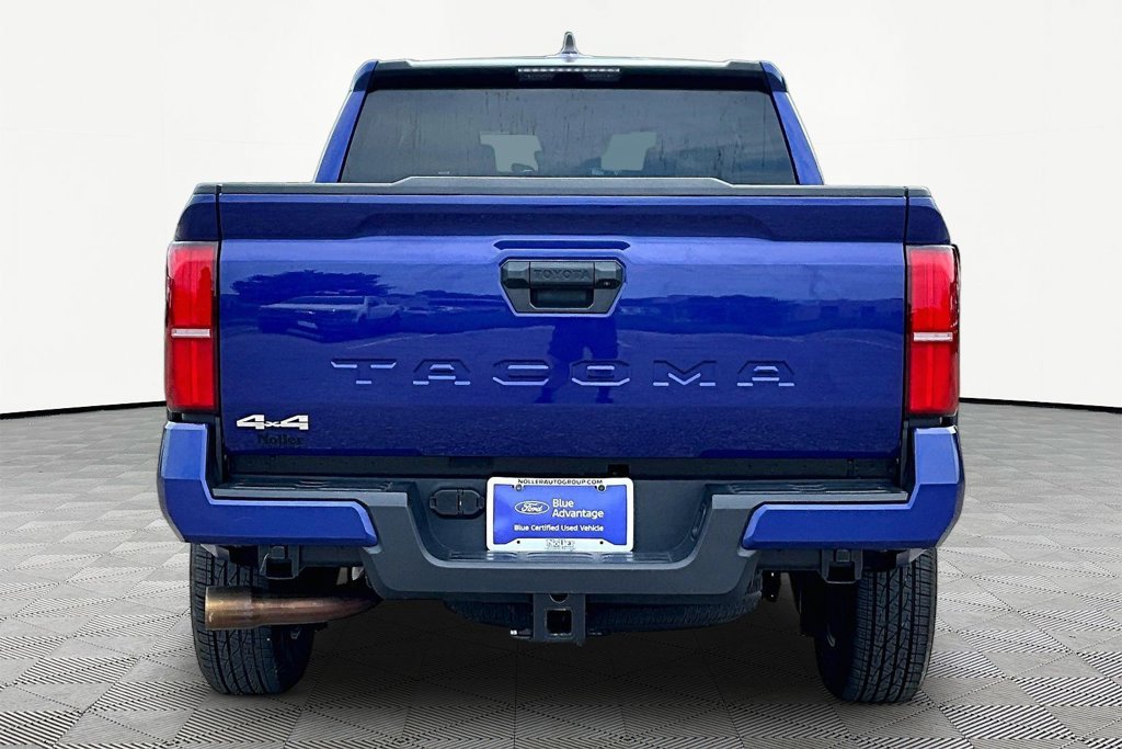 Used 2025 Toyota Tacoma SR5 AWD/4WD image 4