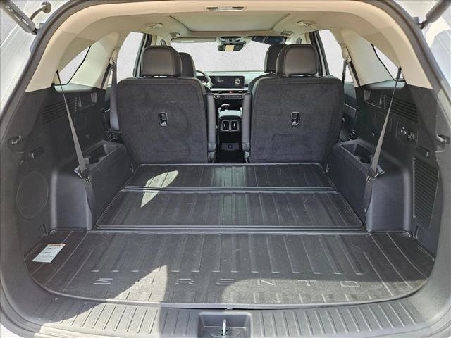 Used 2024 Kia Sorento EX w/ Panoramic Sunroof Package FWD image 6