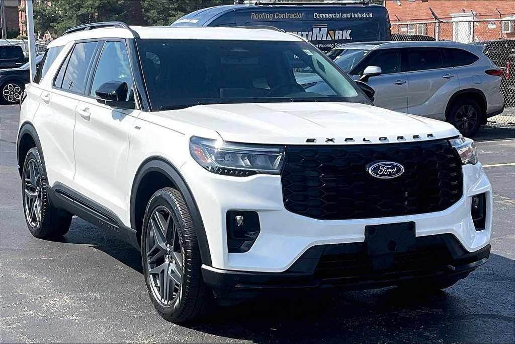 Certified 2025 Ford Explorer ST-Line w/ Premium Package AWD/4WD image 35
