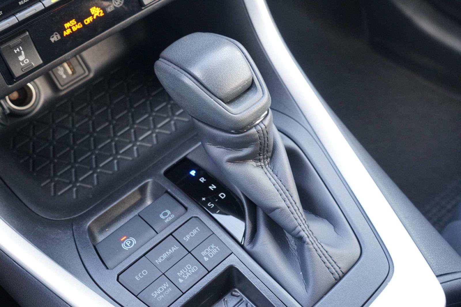 Used 2025 Toyota RAV4 XLE w/ Weather Package AWD/4WD image 14