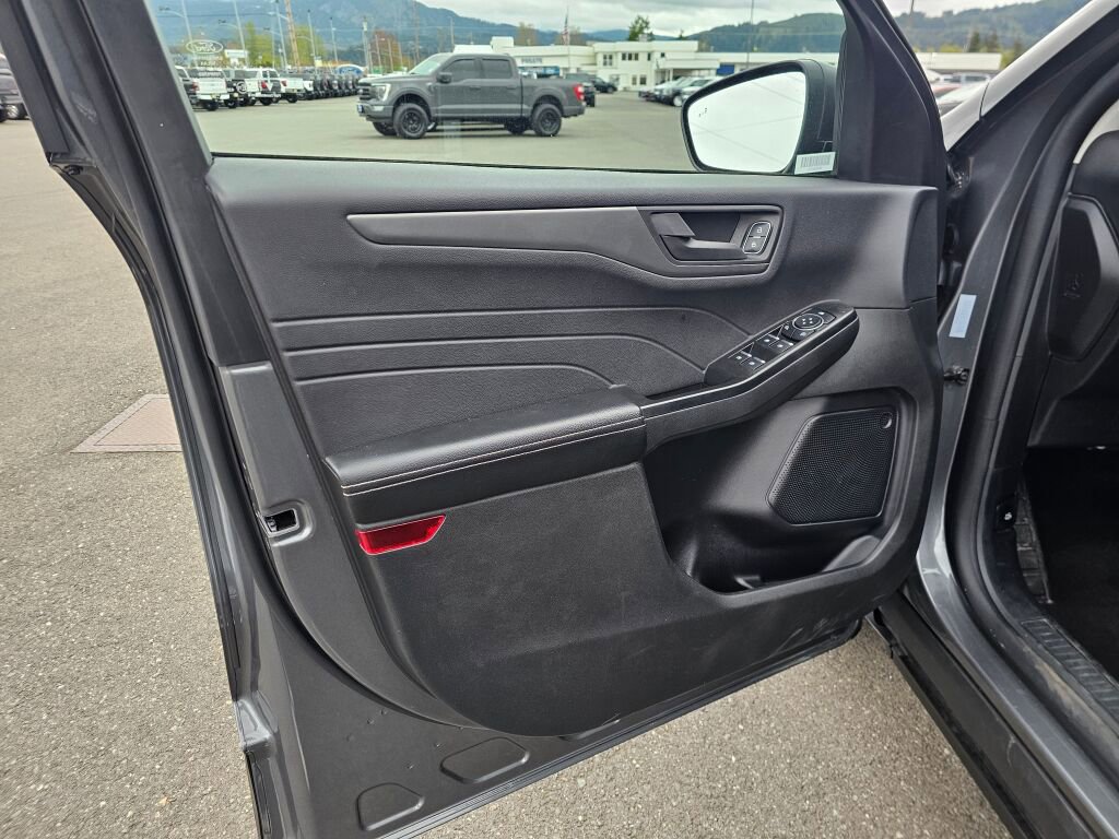 Certified 2025 Ford Escape Active AWD/4WD image 15