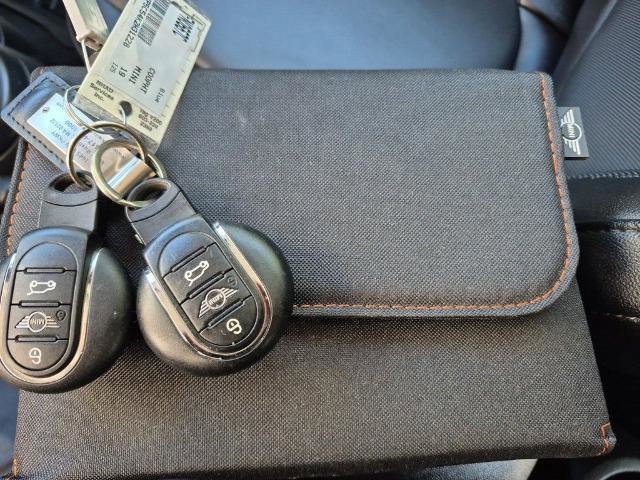 Used 2019 MINI Cooper 2-Door Hardtop w/ Signature Upholstery Package image 24