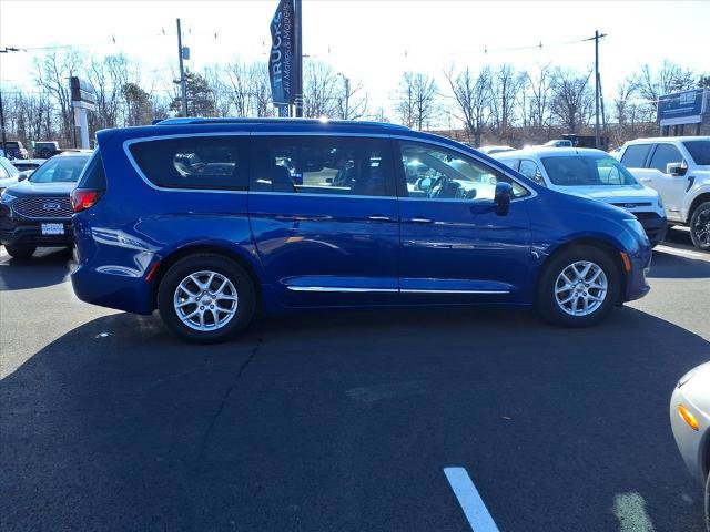 Used 2020 Chrysler Pacifica Touring-L image 6