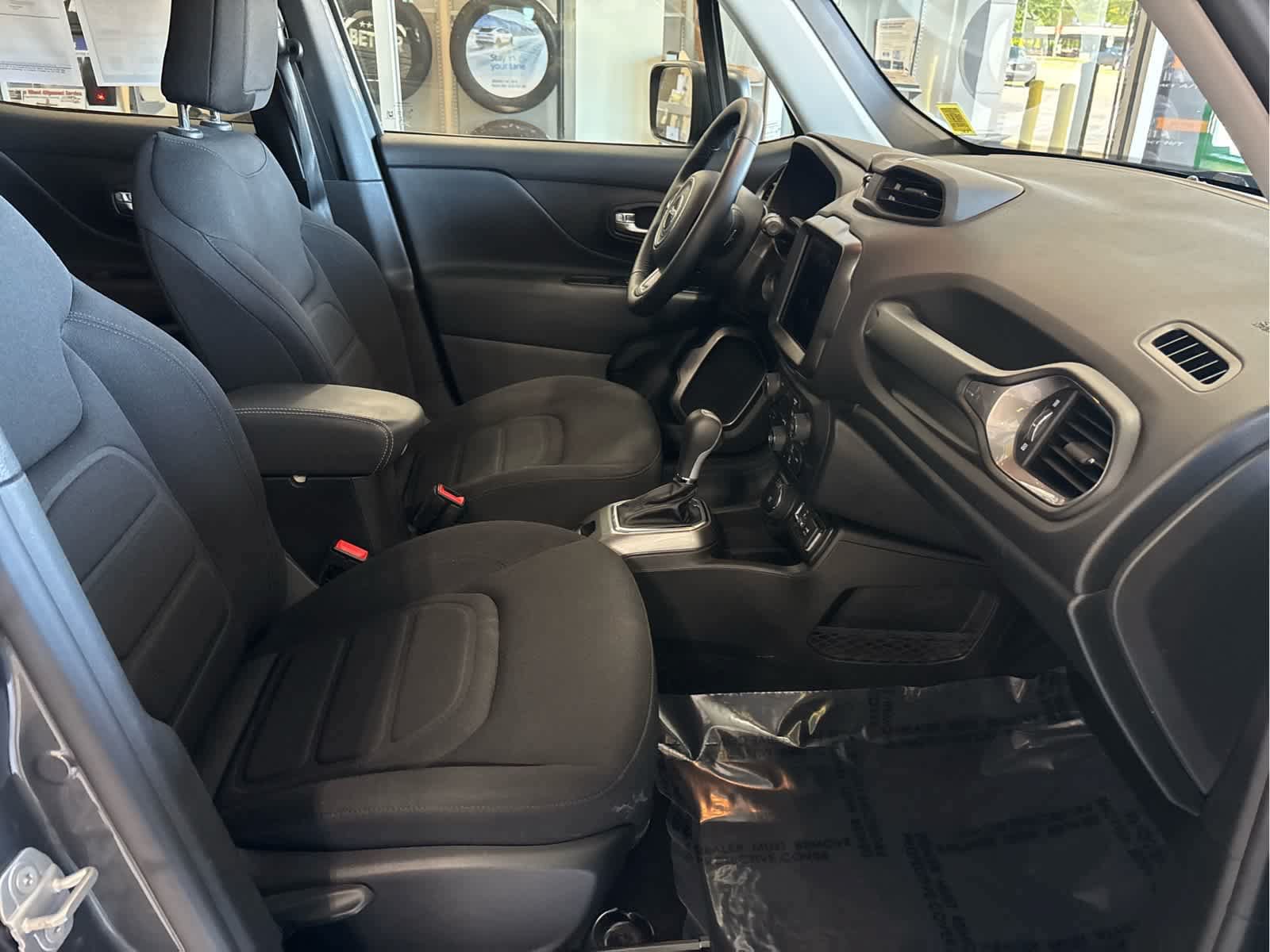 Used 2022 Jeep Renegade Latitude w/ Convenience Group AWD/4WD image 36