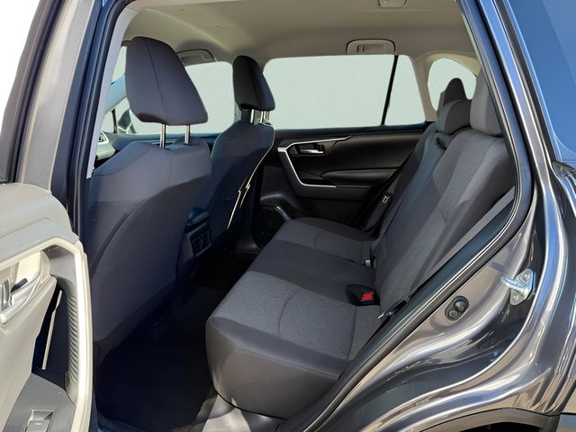 Used 2023 Toyota RAV4 XLE AWD/4WD image 5