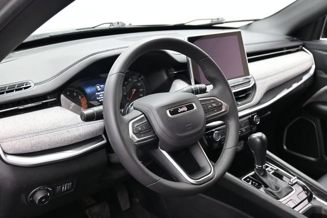 Used 2024 Jeep Compass Latitude AWD/4WD image 14