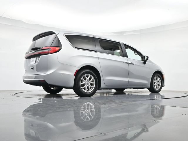 Used 2024 Chrysler Pacifica Touring-L FWD image 36