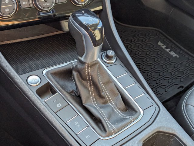 Used 2023 Volkswagen Jetta SE image 27