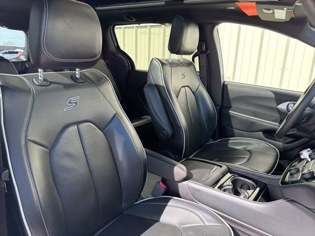 Used 2025 Chrysler Pacifica Limited FWD image 9