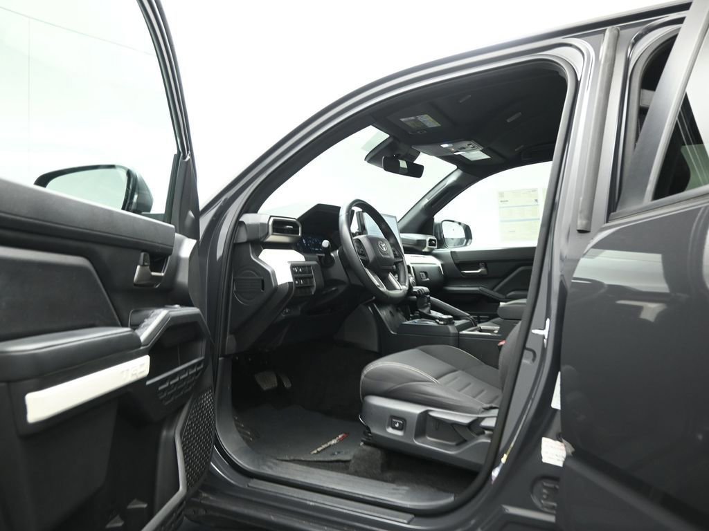 Used 2024 Toyota Tacoma TRD Off-Road image 31