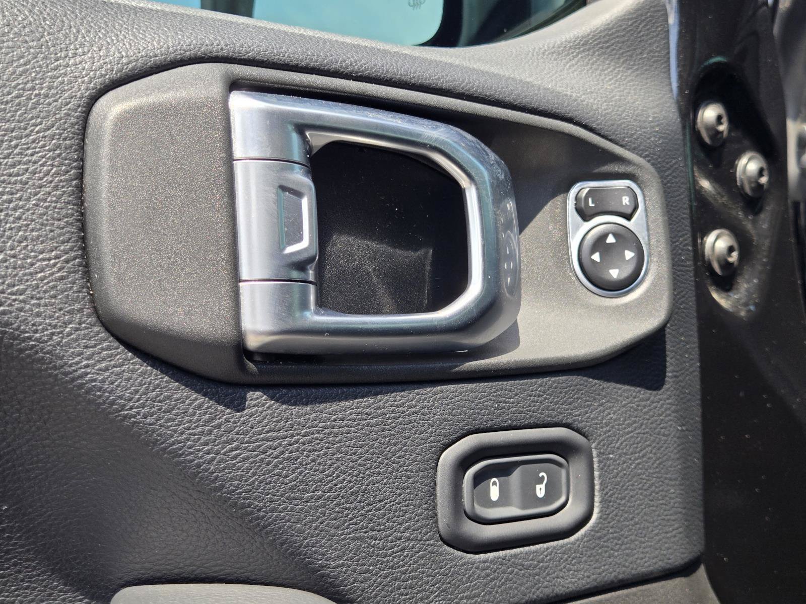 Used 2019 Jeep Wrangler Unlimited Sahara AWD/4WD image 24