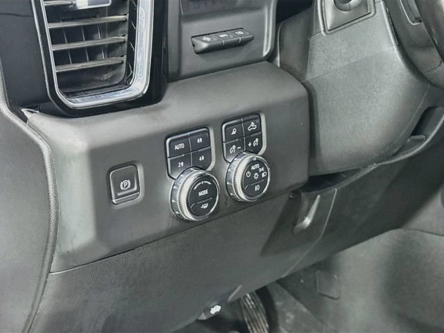 Used 2024 GMC Sierra 3500 Denali w/ Technology Package AWD/4WD image 10