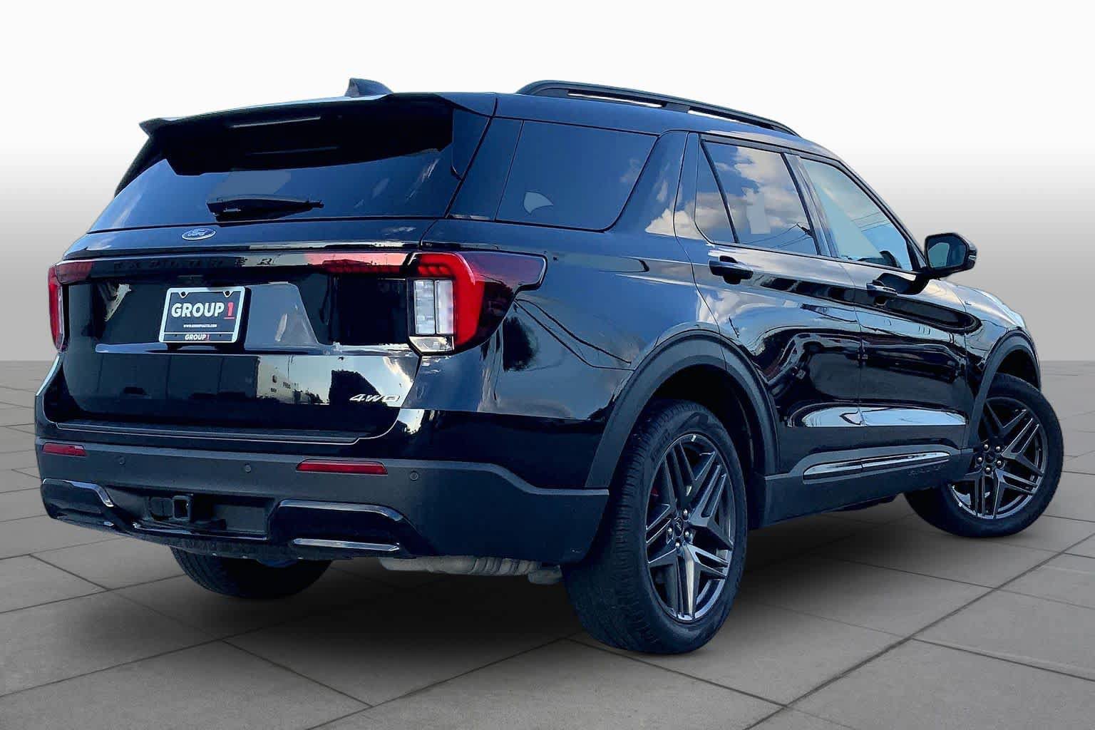 Certified 2025 Ford Explorer ST-Line w/ ST-Line Street Pack AWD/4WD image 13