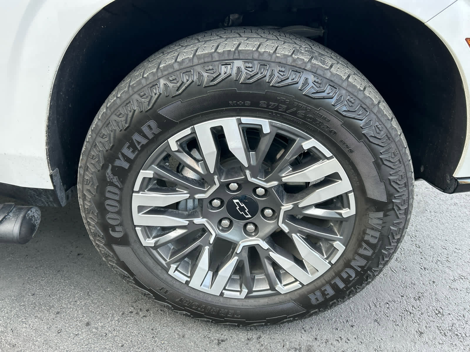 Used 2025 Chevrolet Suburban Z71 w/ Z71 Off-Road Package image 16